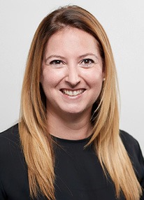 Portraitbild von Dominique Lorenz, Leiterin des Fachteams Mittler im öffentlichen Raum